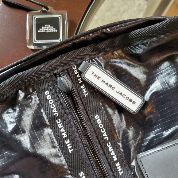 Marc Jacob The Ripstop Messenger bag in Balck - Picture 7 of 8